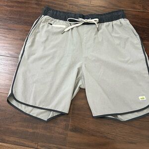Vuori Banks Men’s Shorts Grey Size 32